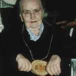 1990 Maria Feldmann (älteste Frau im Festzelt)
