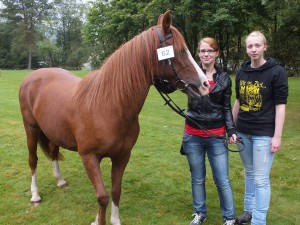 Christine Theile und Anna Dornseifer mit dem Pferd "Donna"